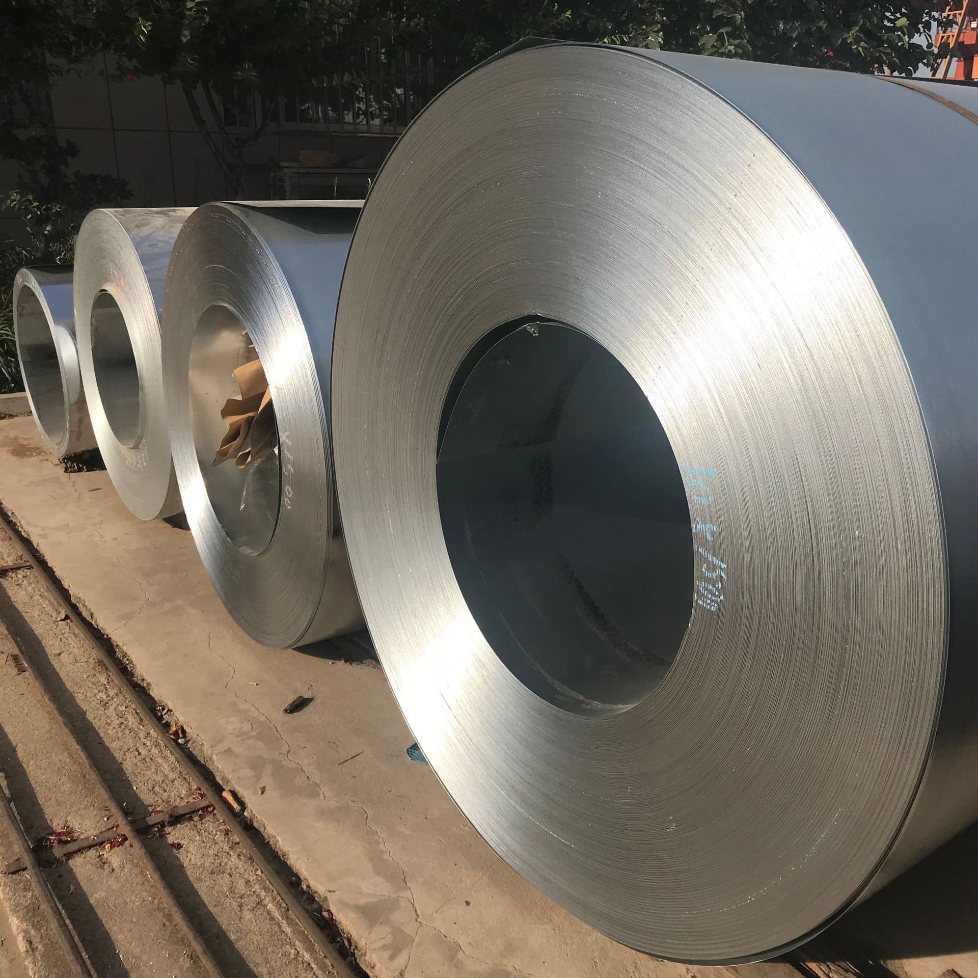 山東泰安鍍鋁鋅板市場(chǎng)探析 以0.8*1250規(guī)格與鋅鐵合金、硅鐵粒應(yīng)用為例